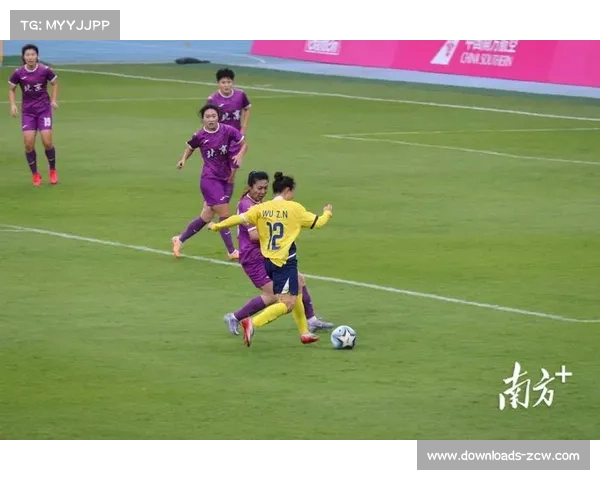 全运会混双赛场现飞鞋救球,观众席惊呼连连 全运会混双赛场现飞鞋救球,观众席惊呼连连